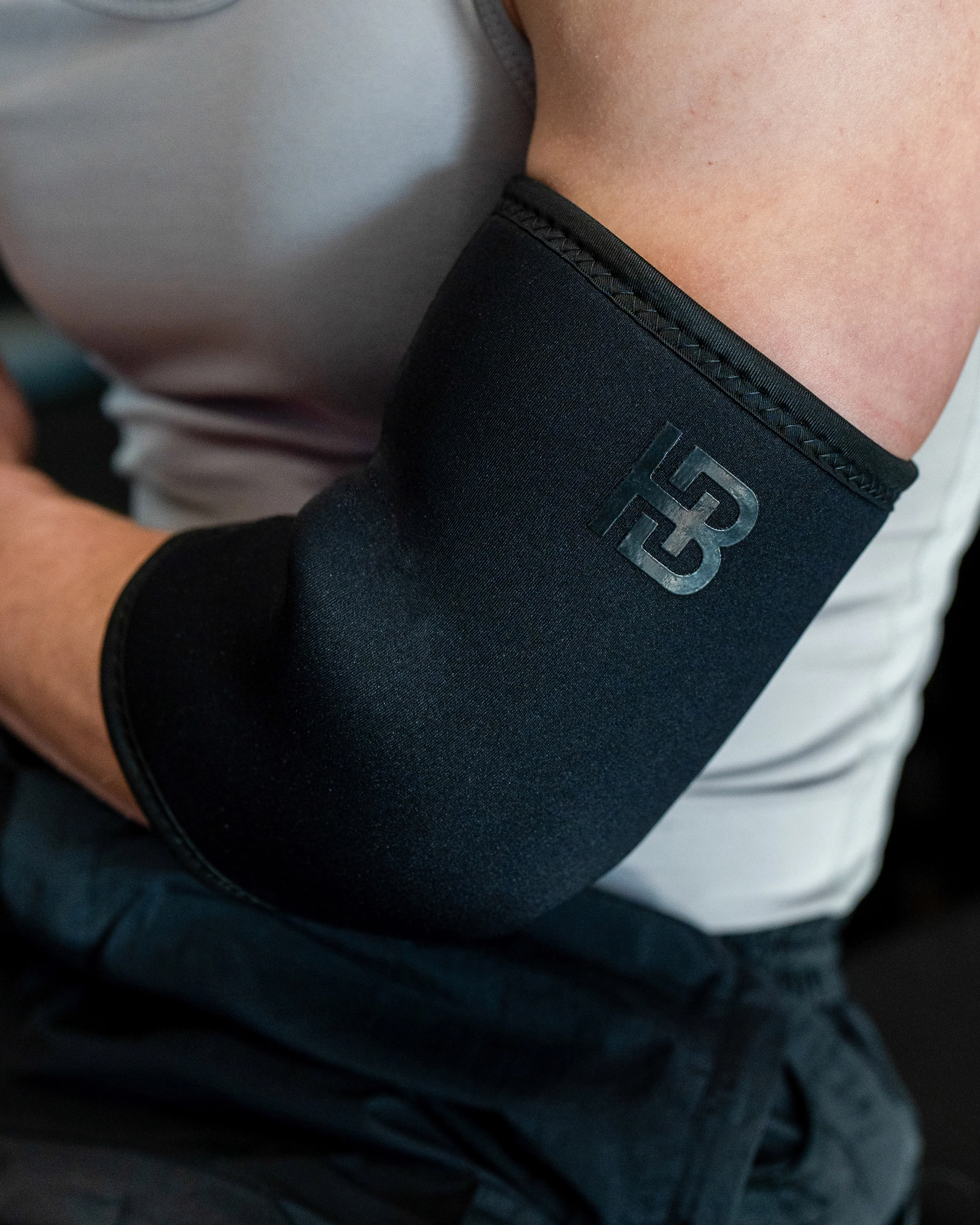 Elbow Sleeves 7mm Black - Image 5